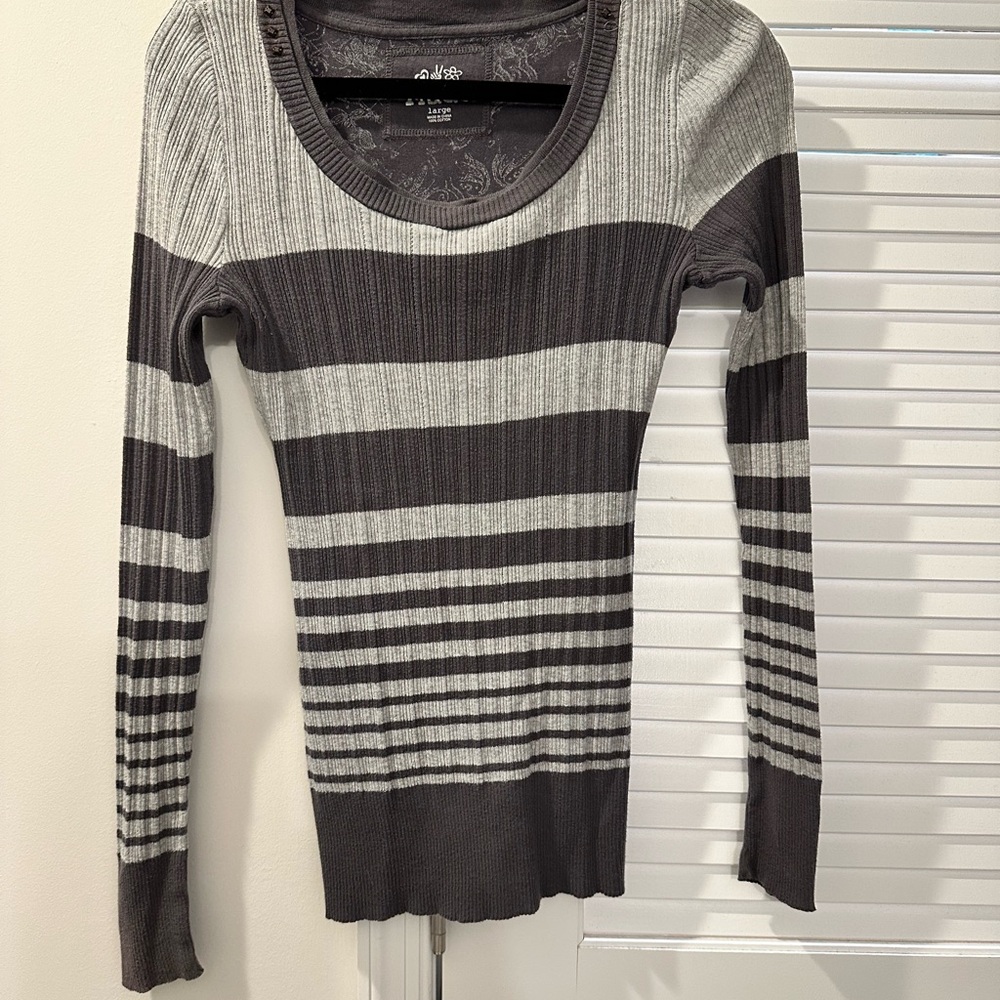 Mudd Charcoal and Light Gray Top